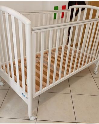 CULLA BIANCA IN LEGNO E MATERASSO PER BAMBINI