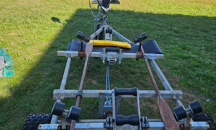 Carrello motorizzato alloggio gommone o barca