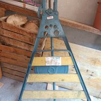 Banco con morsa per lavori idraulici