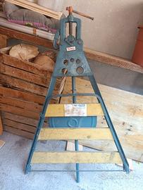 Banco con morsa per lavori idraulici