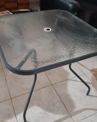 Tavolo da esterno in metallo e vetro temperato 