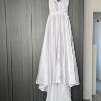 Vestito da sposa in raso bianco