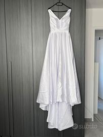 Vestito da sposa in raso bianco