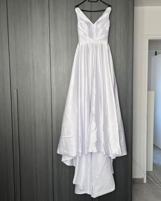 Vestito da sposa in raso bianco