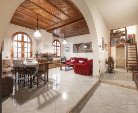 C/O V.S.M.Chiara Quadriv 90Mq+Cortile 30Mq