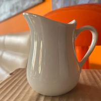 Lattiera bricchetto in ceramica bianca