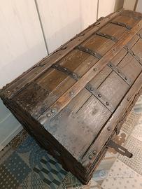 Baule da viaggio antico 