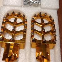 Pedaline da moto colore oro
