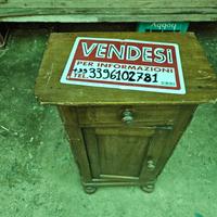 comodino e mobili da bagno 