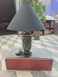 lampada  in porcellana artistica colore nero e dor