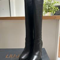 Stivali Liu Jo neri in pelle con tacco