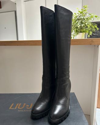 Stivali Liu Jo neri in pelle con tacco