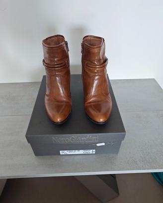 stivaletti pelle nero giardini 39