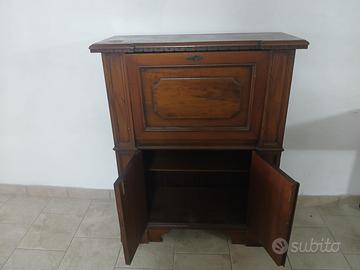 Mobile antico in legno