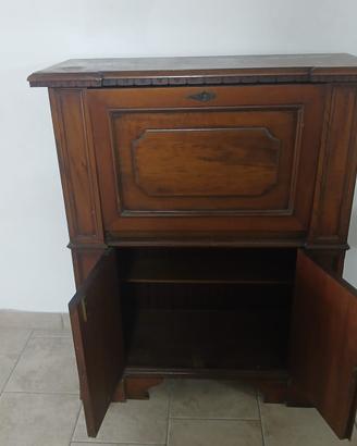 Mobile antico in legno