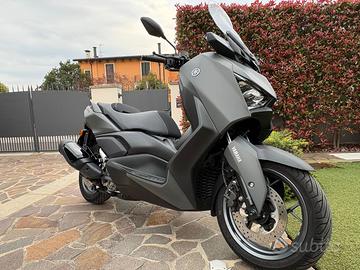 YAMAHA XMAX 300