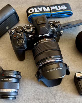 Olympus OM-D EM-1 Mark II + ottiche + accessori