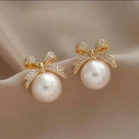 Orecchini fiocco luminoso e perla