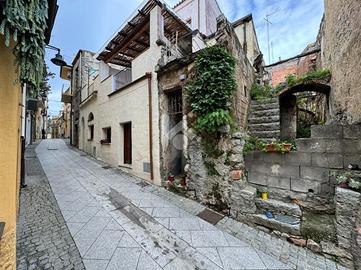 CASA SEMINDIPENDENTE A LOCERI