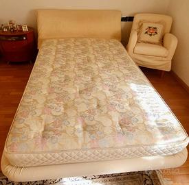 Letto piazza e mezzo con testiera imbottita