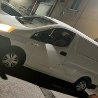 Nissan nv 200