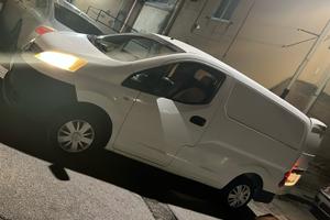 Nissan nv 200