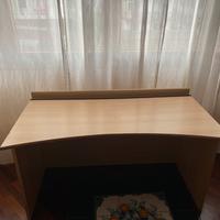 Scrivania in legno