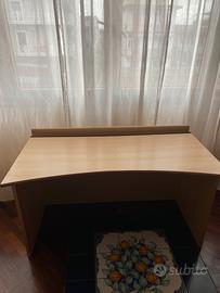 Scrivania in legno