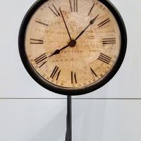 Orologio in ferro retrò.