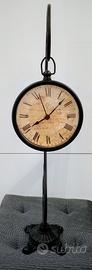 Orologio in ferro retrò.