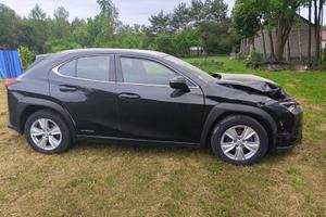 Lexus UX incidentata