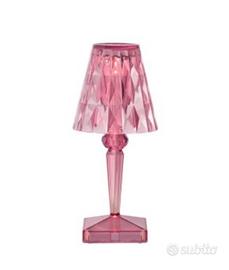 Kartell Battery, Lampada da tavolo viola prugna