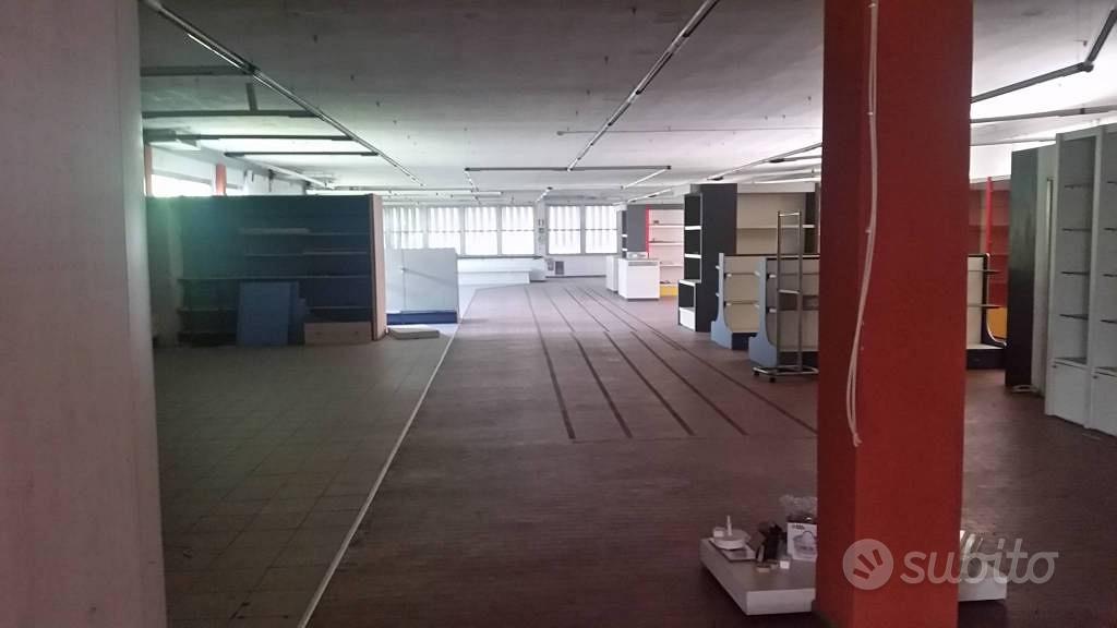 Immobile di 1600 m² con più di 5 locali a Lucca