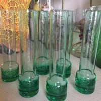 Bicchieri verdi in vetro soffiato