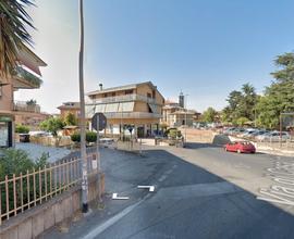 Casalotti monolocale con balcone e posto auto