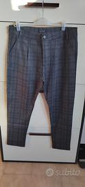 Pantalone maschile elegante a quadri scuri