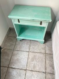 Coppia di comodini shabby