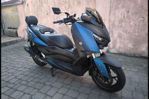 YAMAHA X-MAX 300 s
