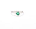 anello-smeraldo-cuore-e-diamanti-a-contorno