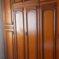 Armadio antico con 2 comodini e giroletto