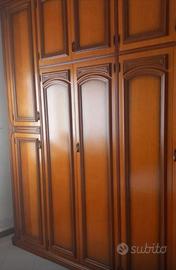 Armadio antico con 2 comodini e giroletto