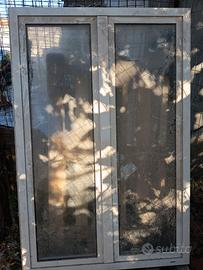 Finestre in alluminio bianche