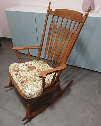 Sedia a Dondolo Vintage in Legno Massello - Stile