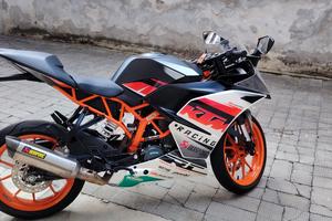 KTM RC 125 AKRAPOVIC