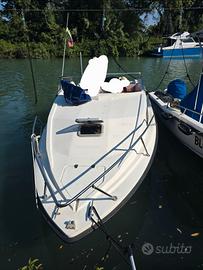 Barca con Cabina