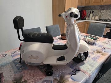 Vespa giocattolo 6v