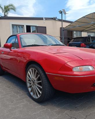 Mazda MX-5 1.6i 16V MIATA