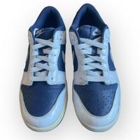 Nike dunk low | colorazione: bianca e blu scuro