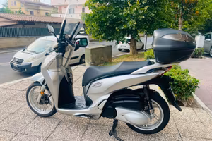 HONDA SH 300 i TUTTO INCLUSO ANCHE PASSAGGIO! MI