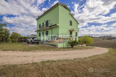 Casa indipendente a Mogliano 8 locali